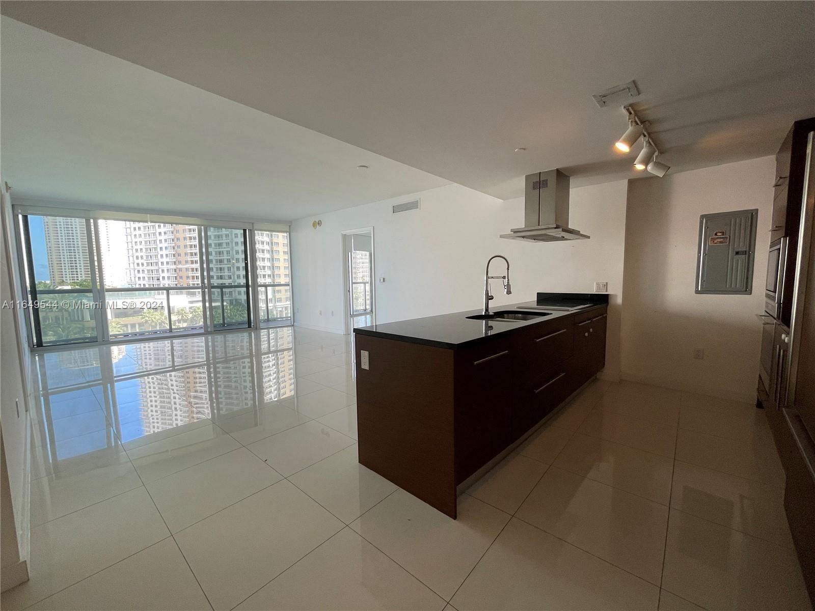 465 Brickell Ave # 819