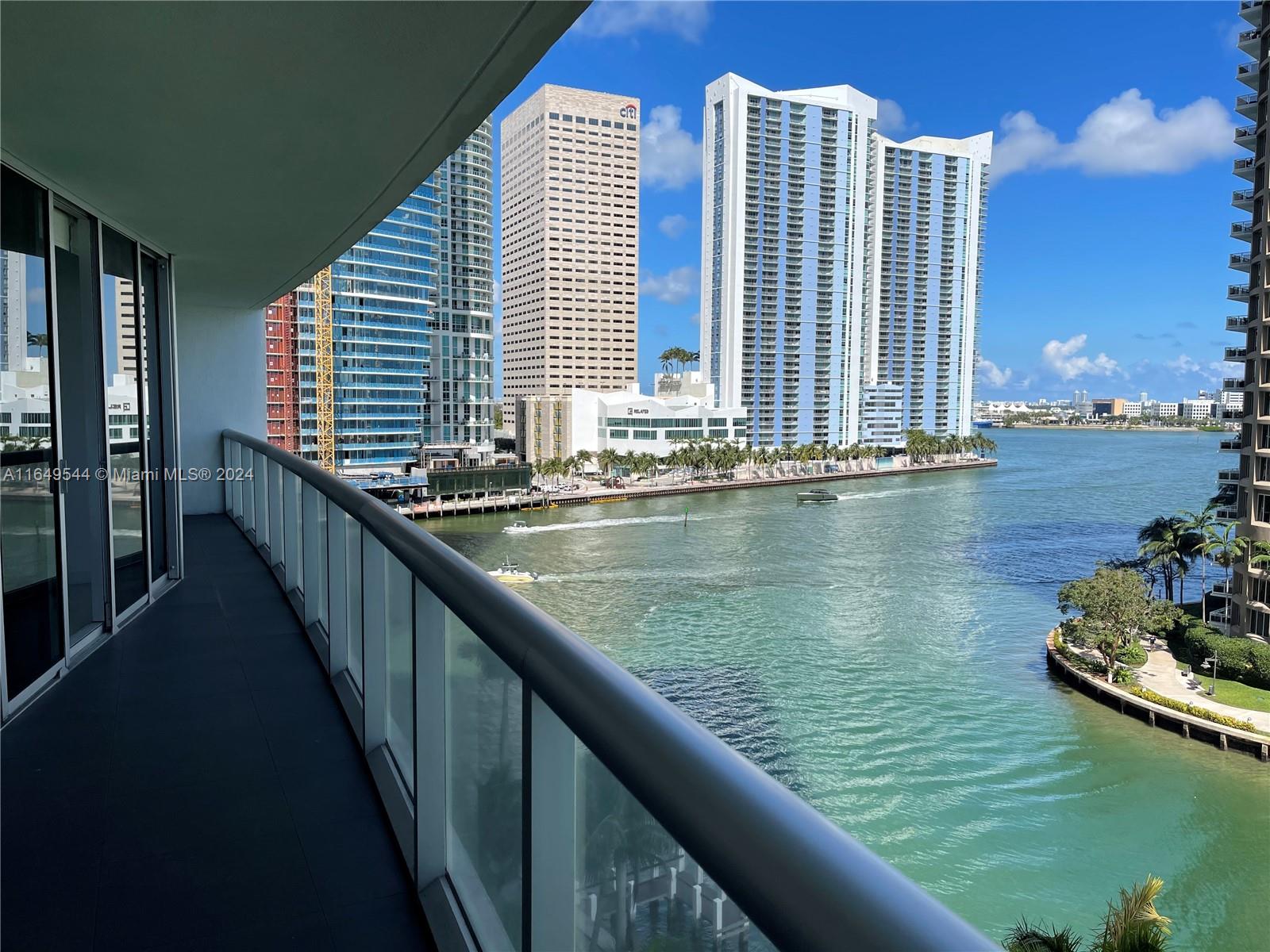 465 Brickell Ave # 819