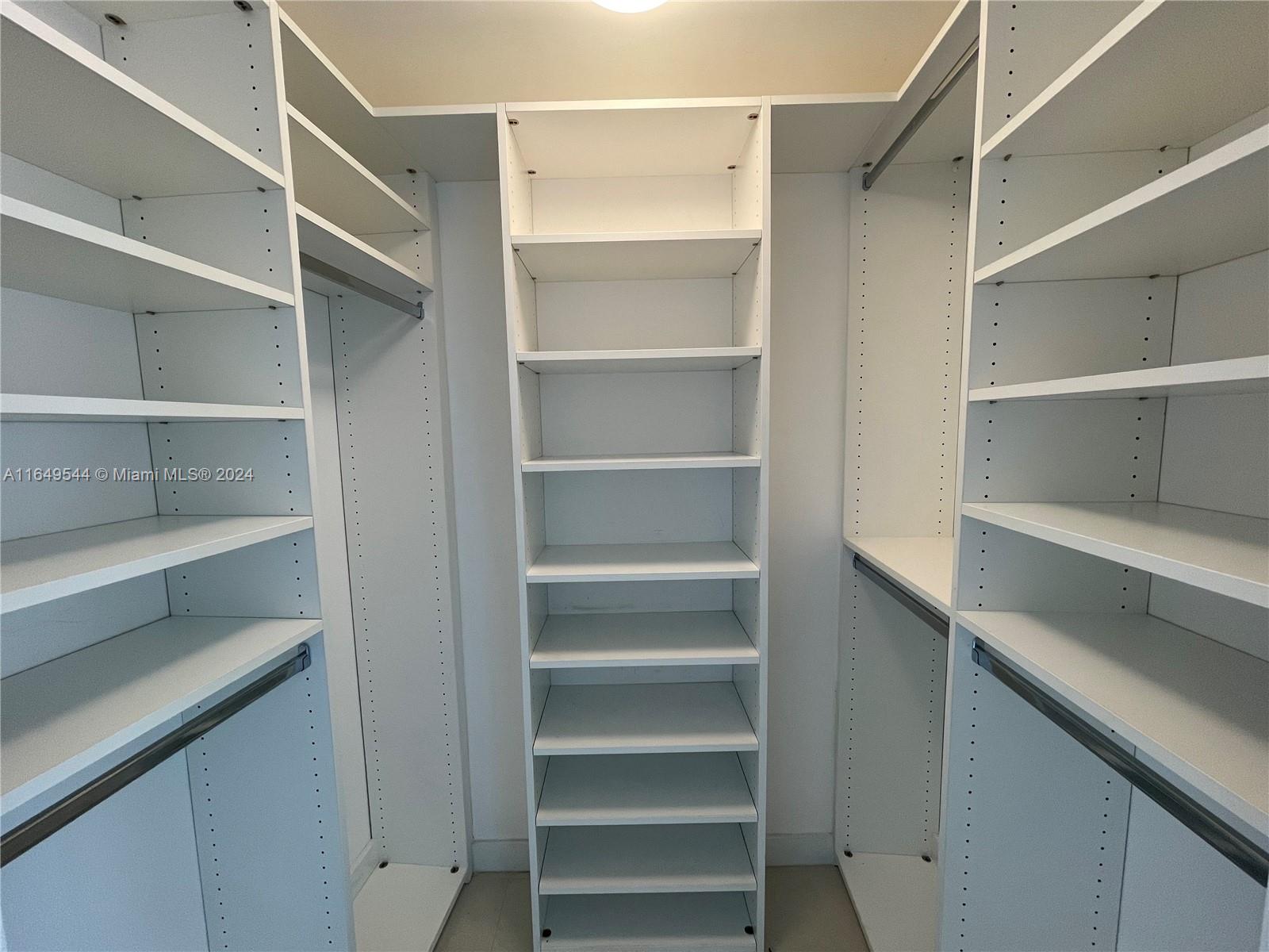 465 Brickell Ave # 819