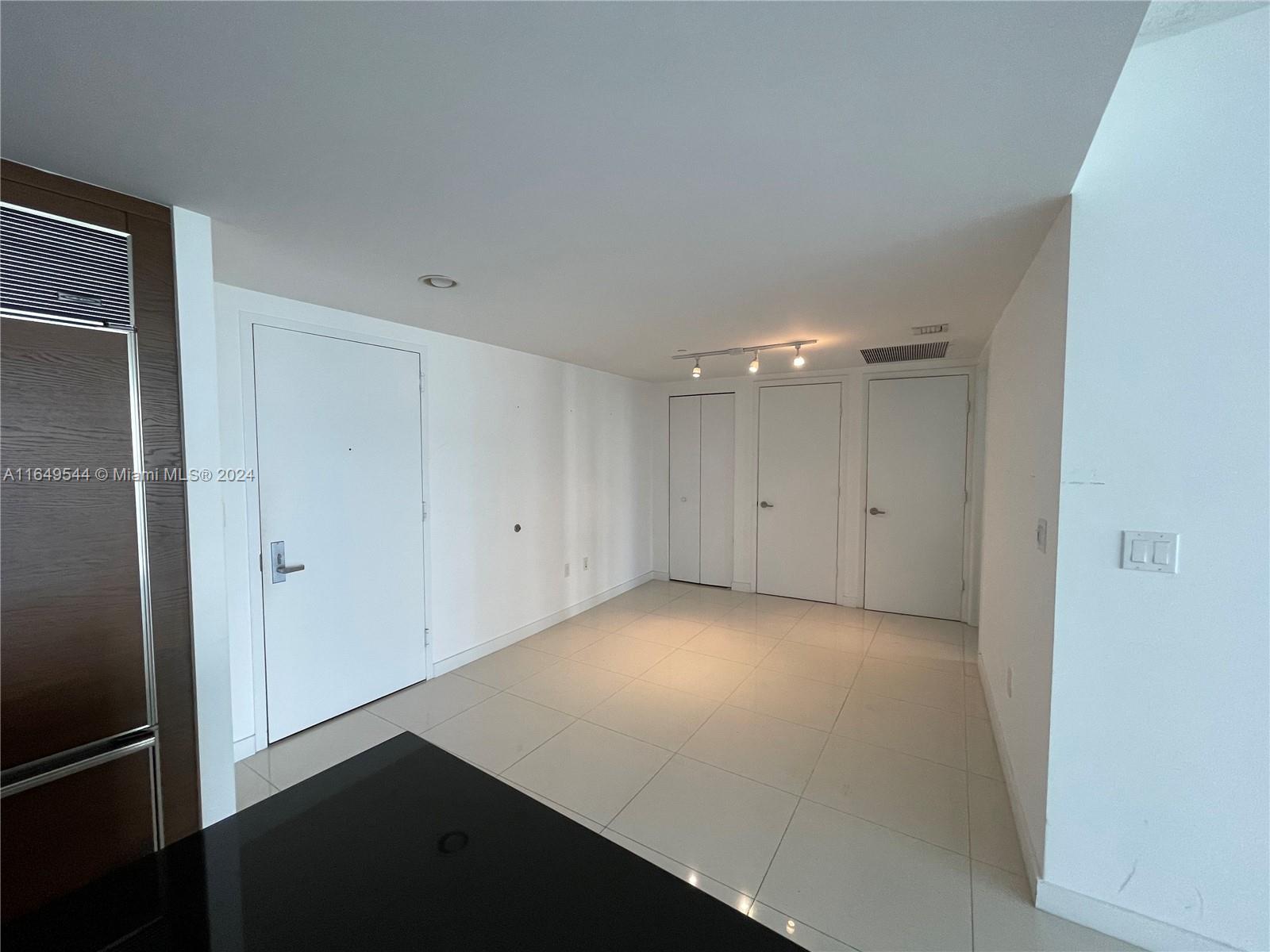 465 Brickell Ave # 819