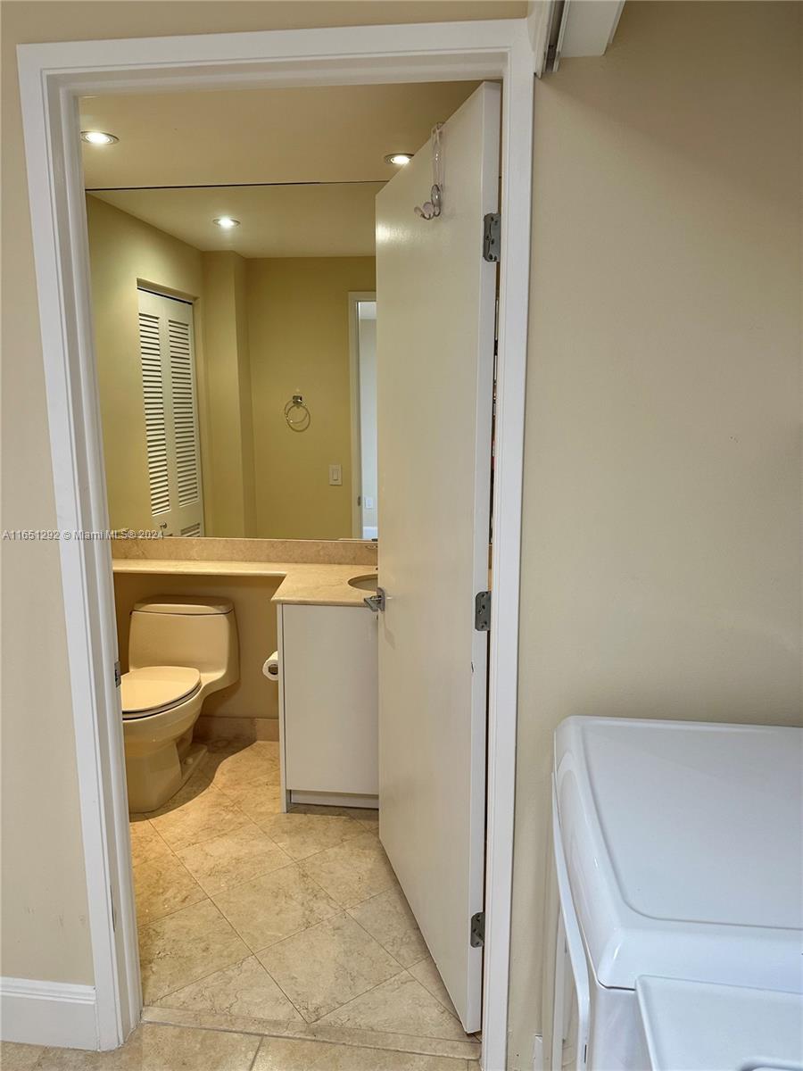 789 Crandon Blvd # 803