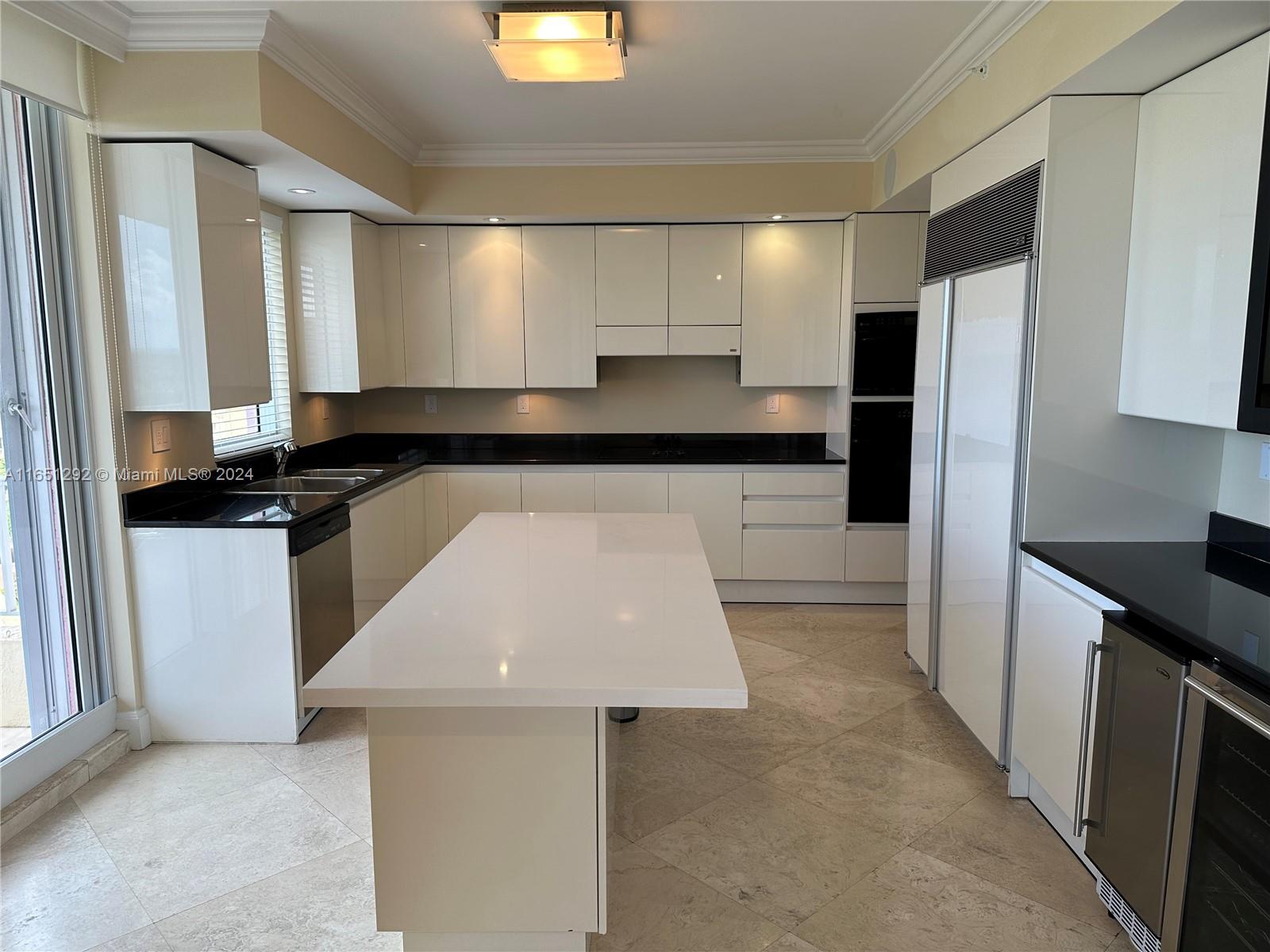 789 Crandon Blvd # 803