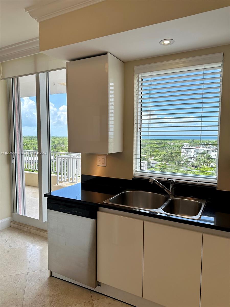 789 Crandon Blvd # 803