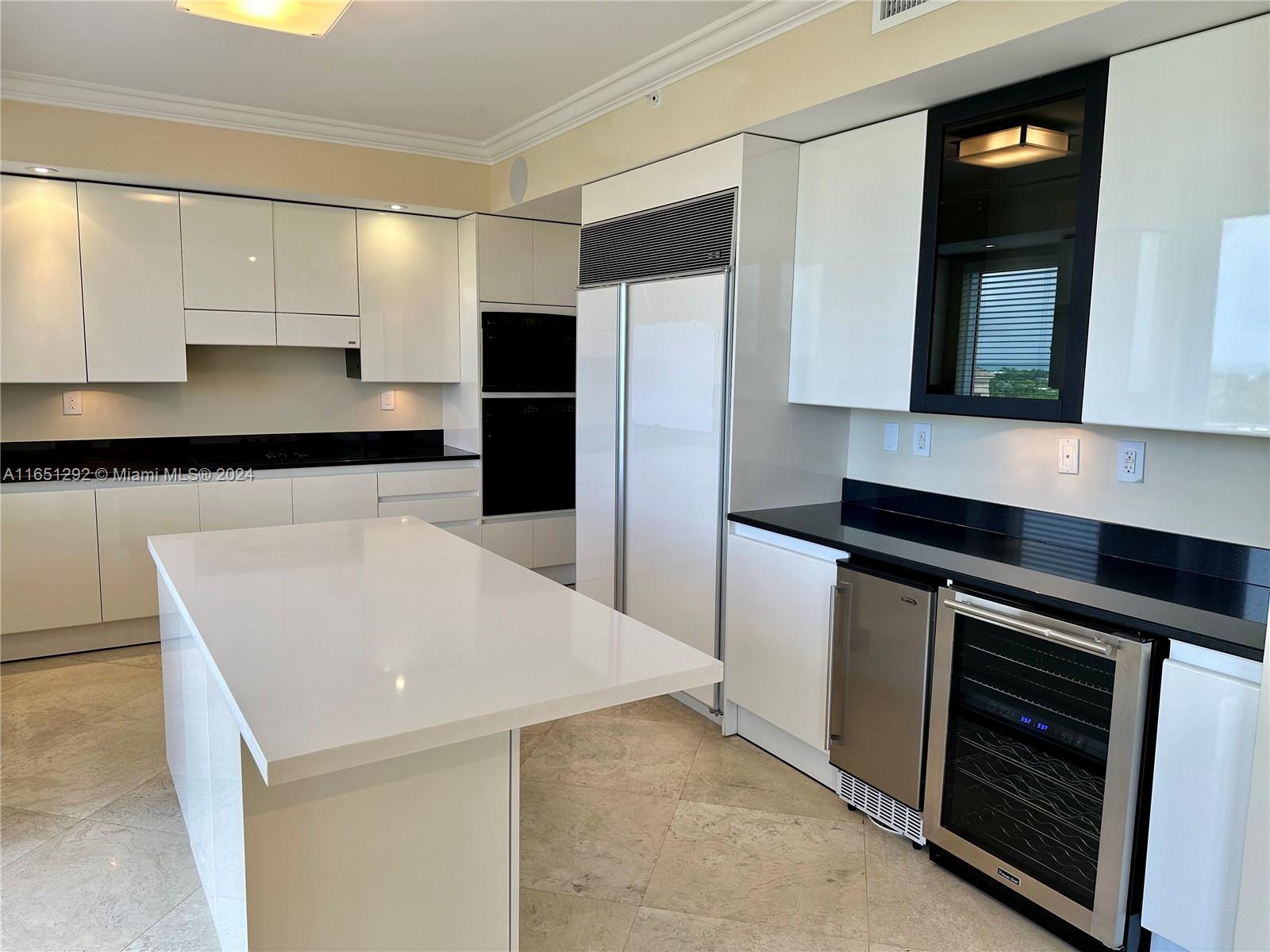 789 Crandon Blvd # 803