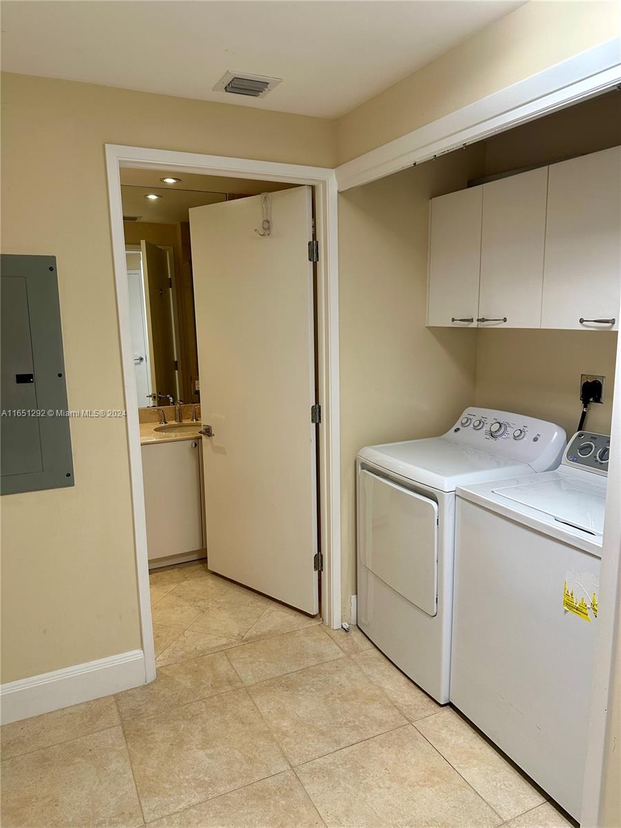 789 Crandon Blvd # 803