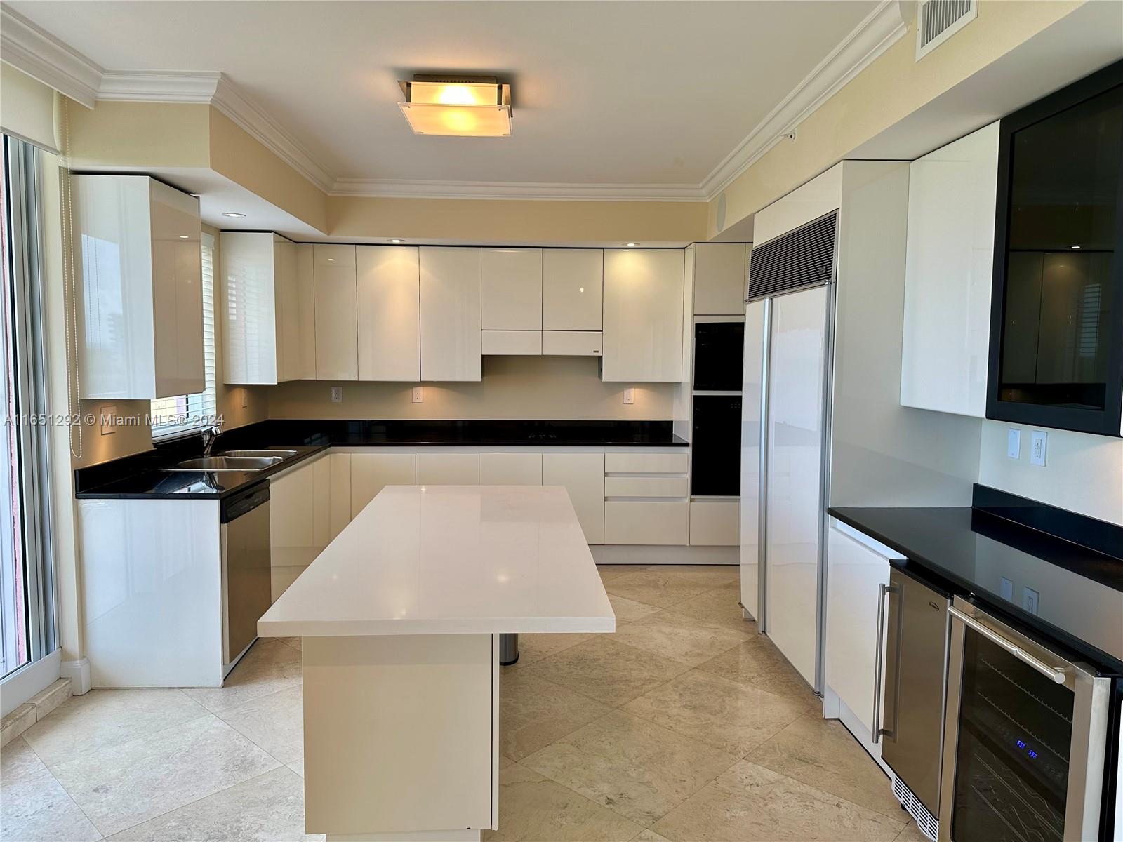 789 Crandon Blvd # 803