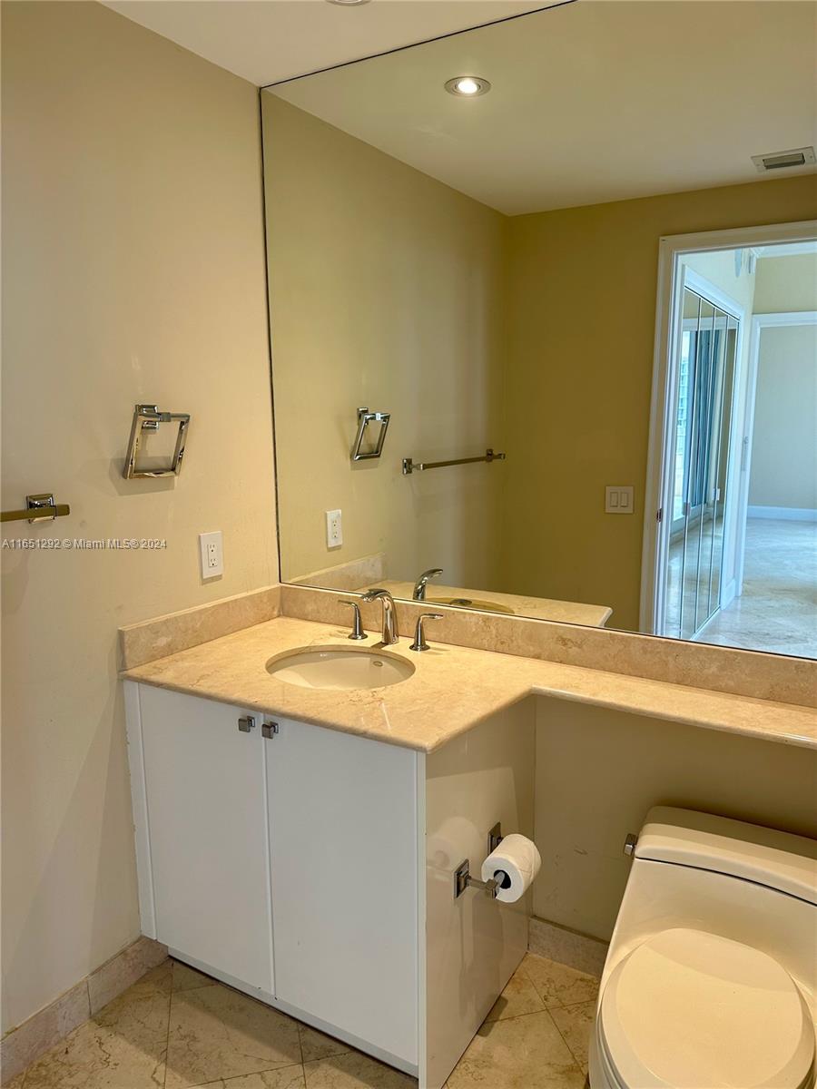 789 Crandon Blvd # 803