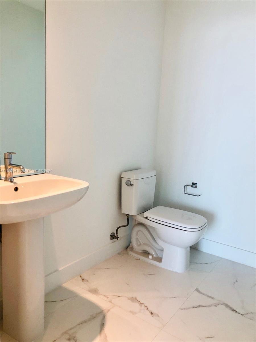 2900 NE 7 AVE # 3104
