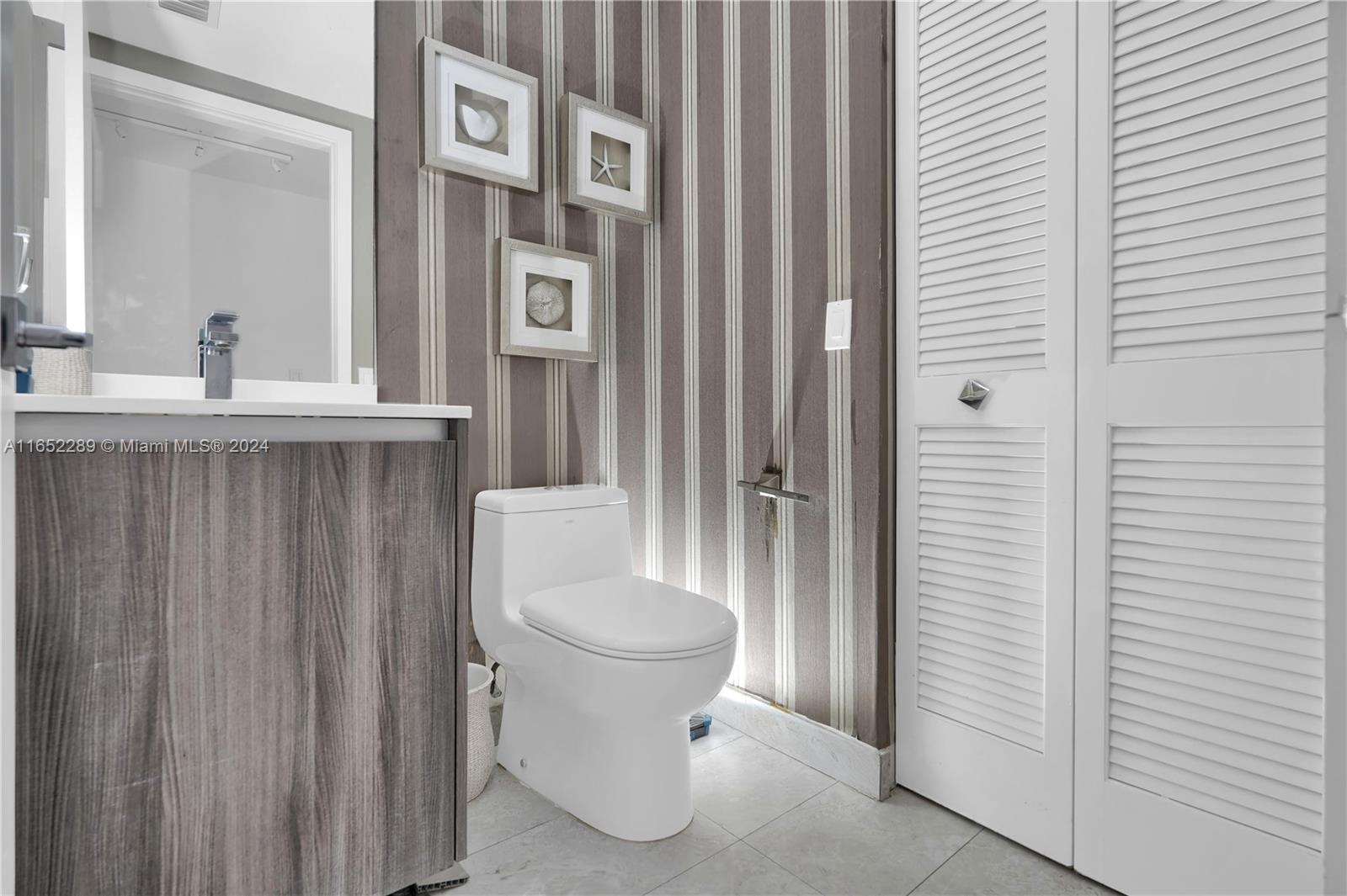 488 NE 18th St # 4400