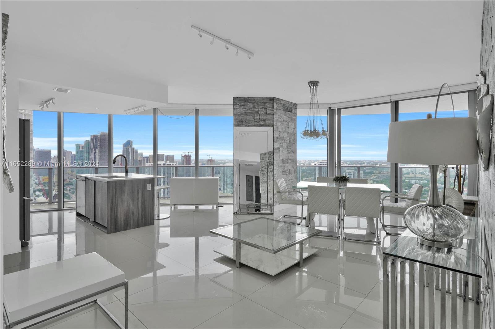 488 NE 18th St # 4400