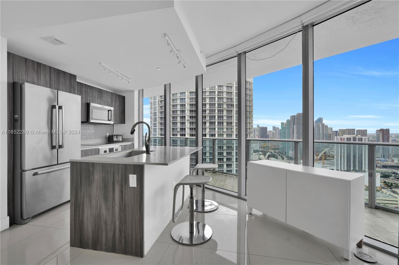 488 NE 18th St # 4400