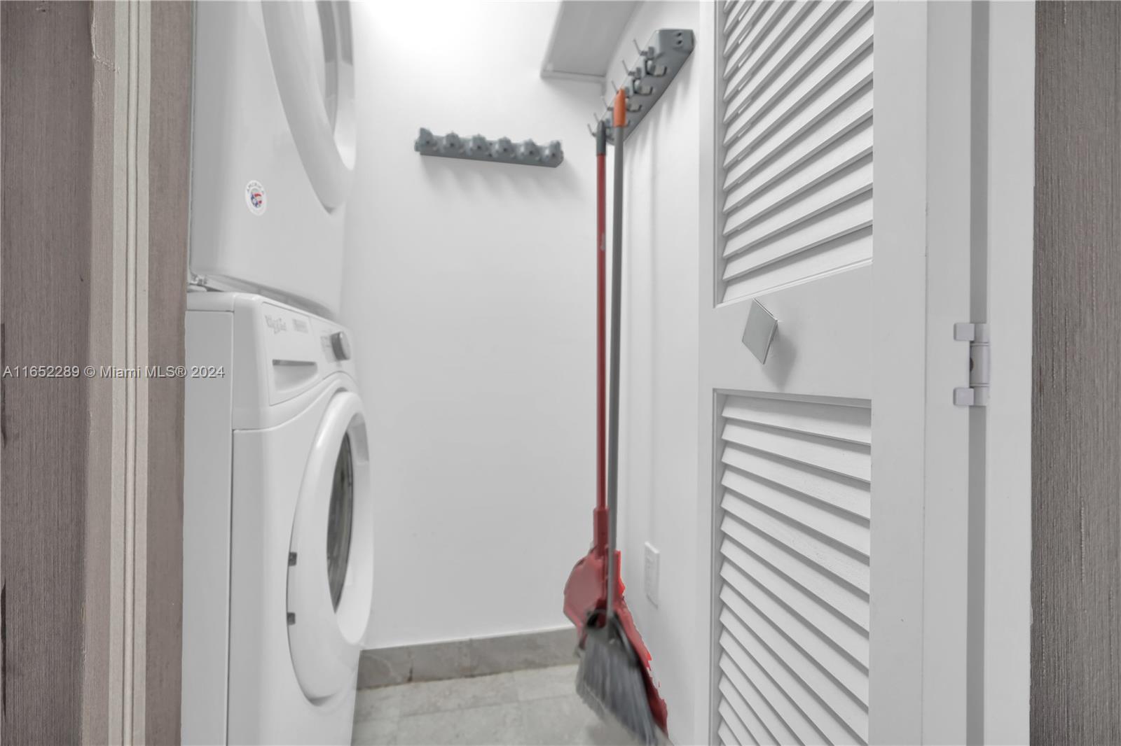 488 NE 18th St # 4400