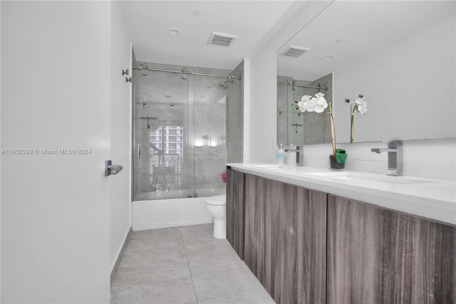 488 NE 18th St # 4400