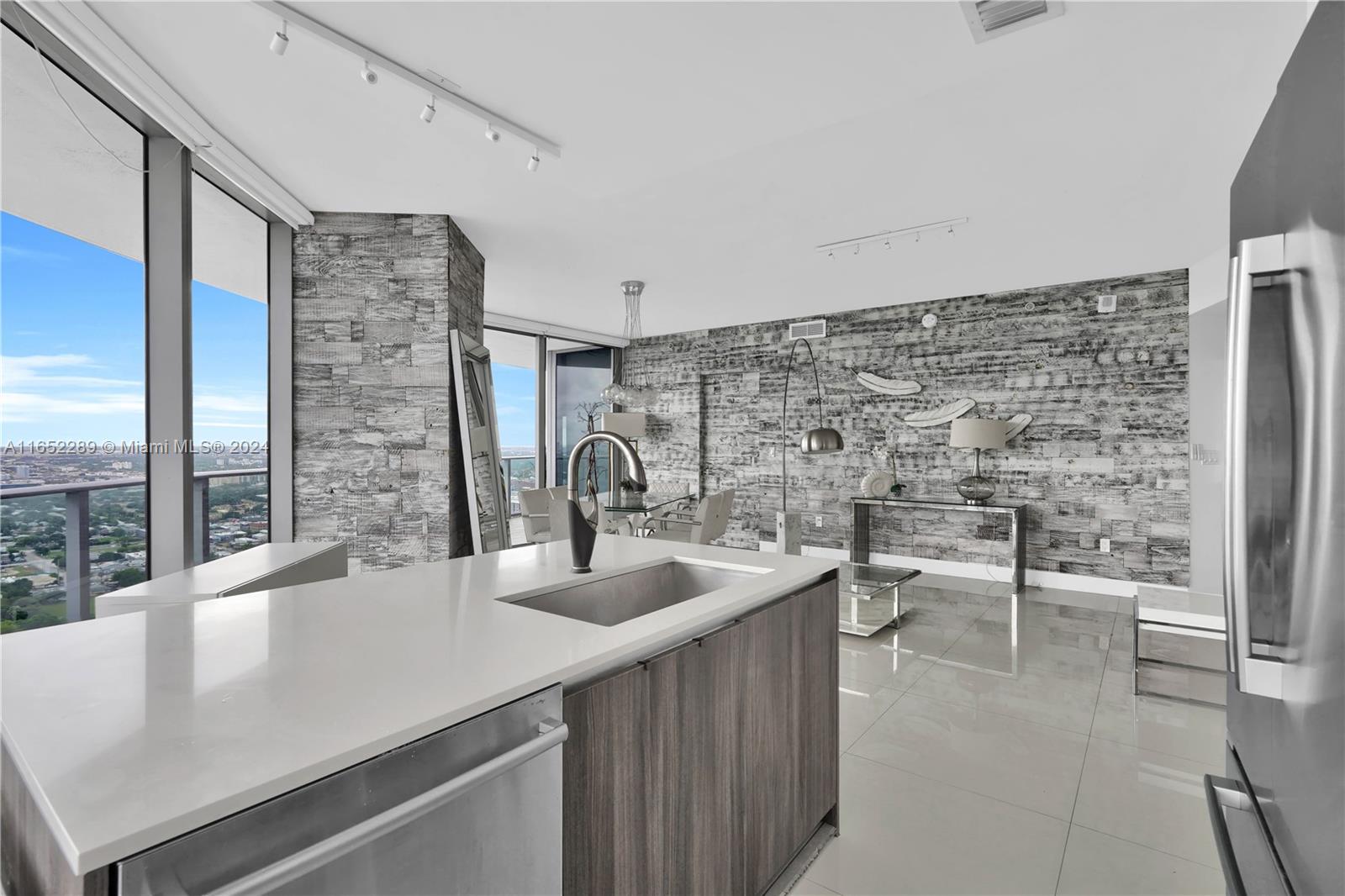 488 NE 18th St # 4400