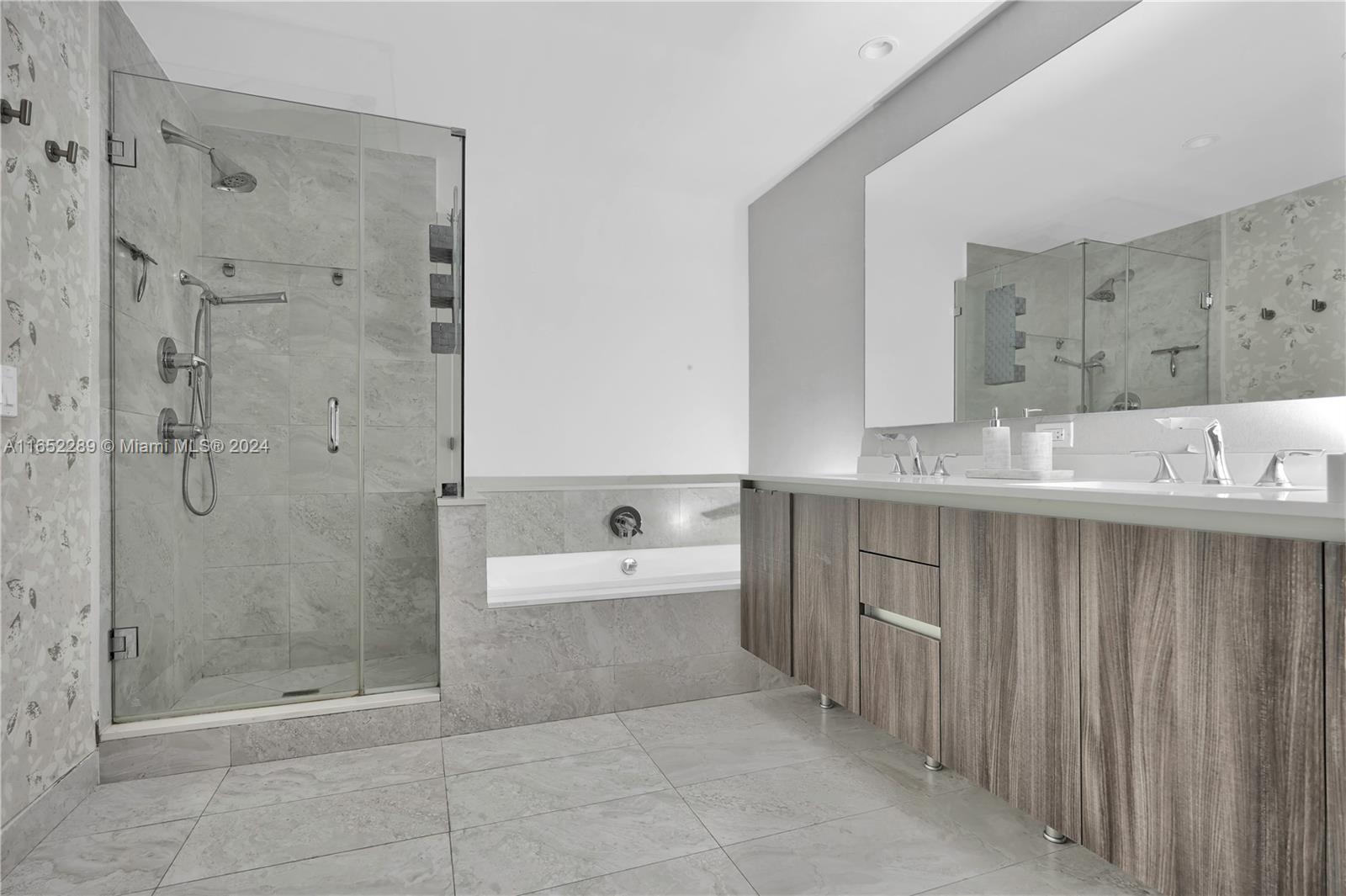 488 NE 18th St # 4400