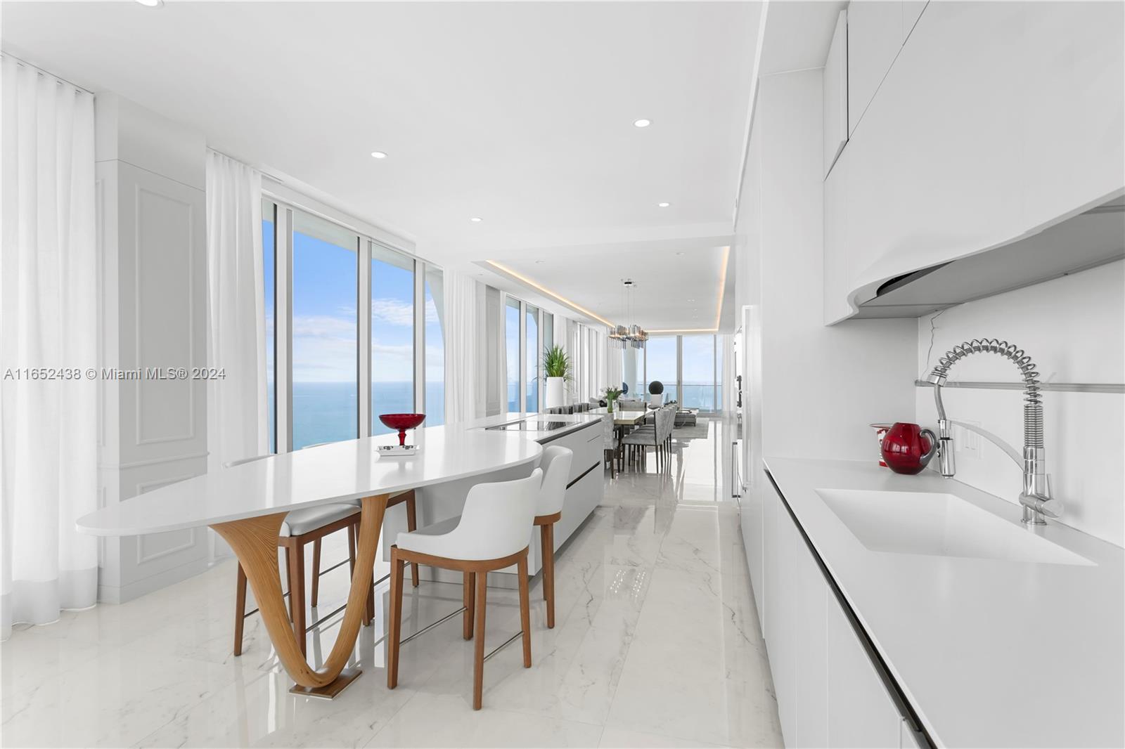 16901 Collins Ave # 3305