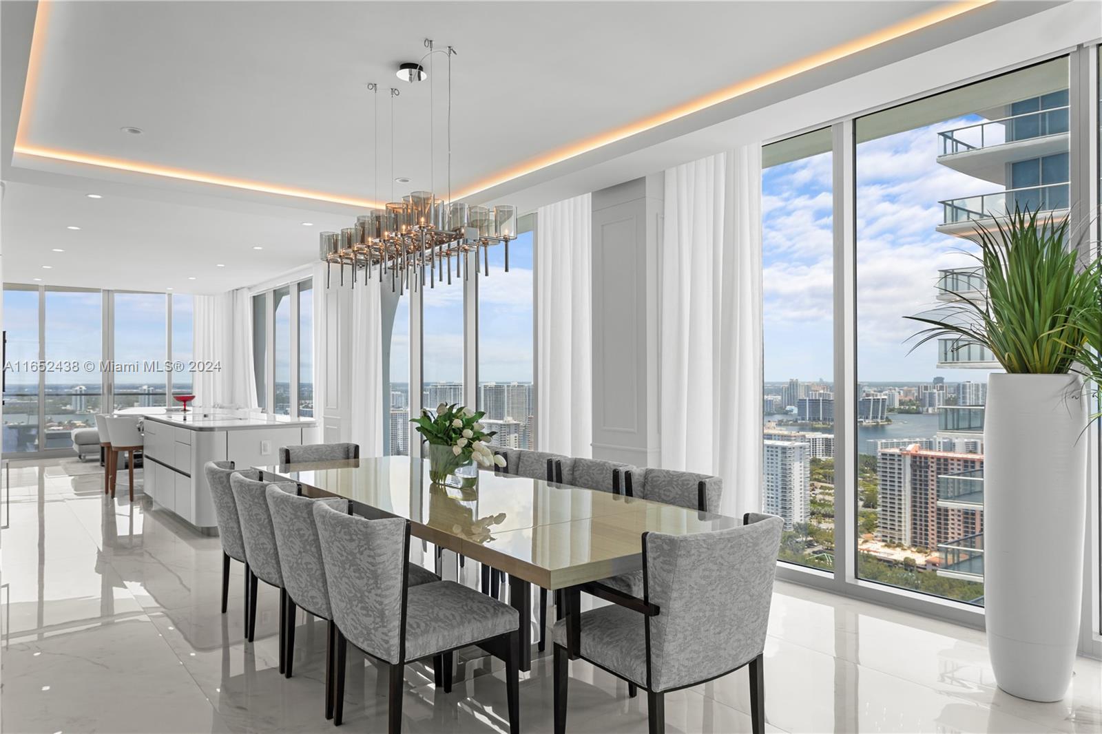 16901 Collins Ave # 3305