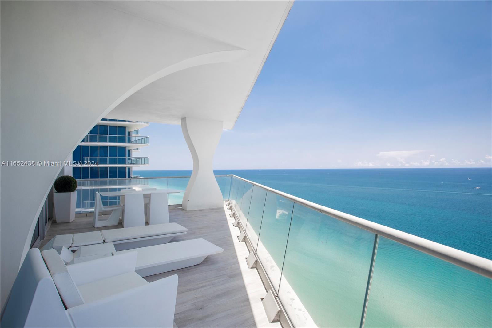 16901 Collins Ave # 3305
