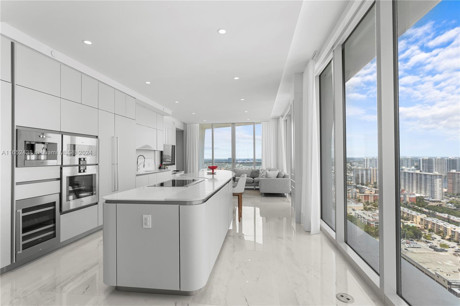 16901 Collins Ave # 3305