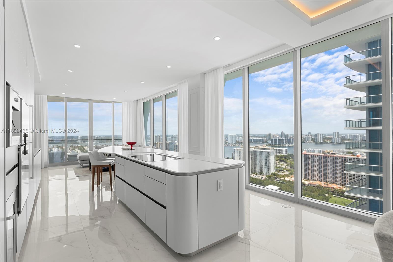 16901 Collins Ave # 3305