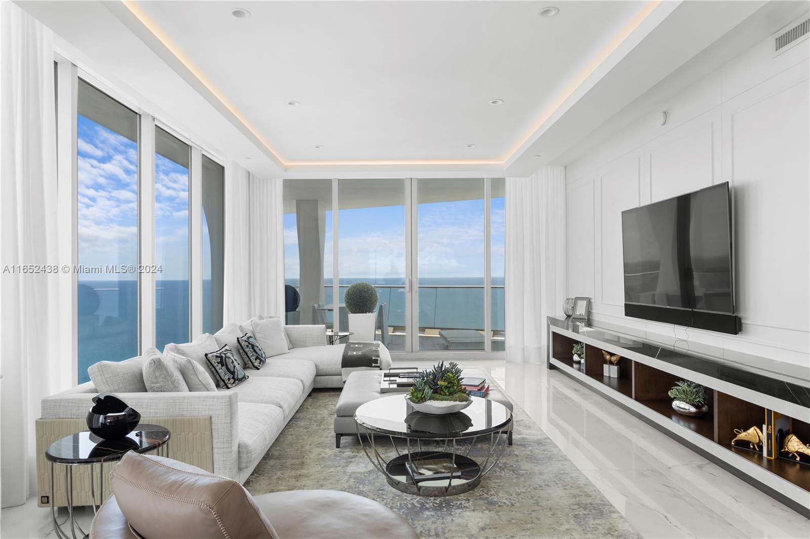 16901 Collins Ave # 3305