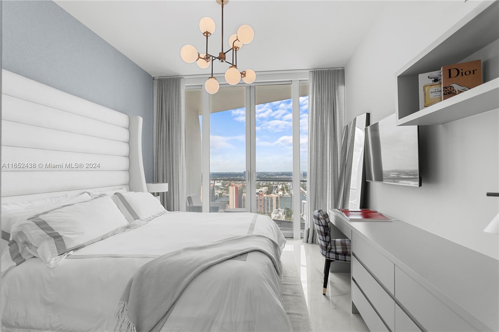 16901 Collins Ave # 3305