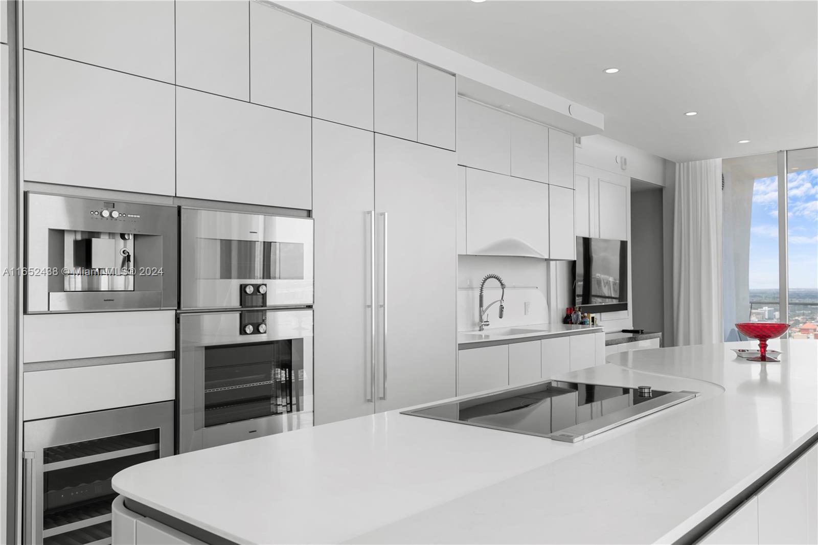 16901 Collins Ave # 3305