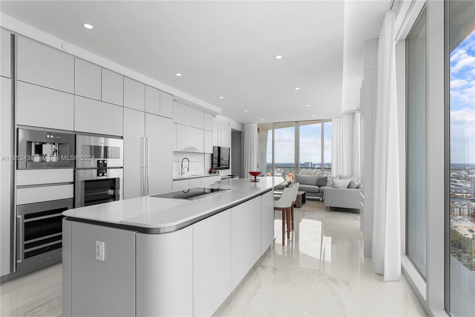 16901 Collins Ave # 3305