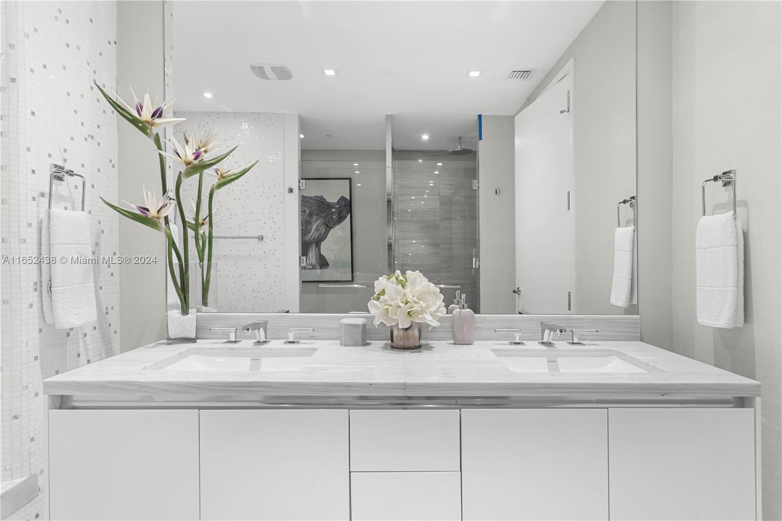 16901 Collins Ave # 3305
