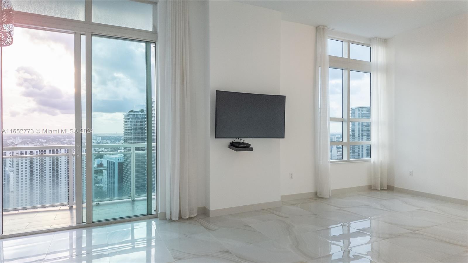 951 Brickell Ave Unit: PH4309
