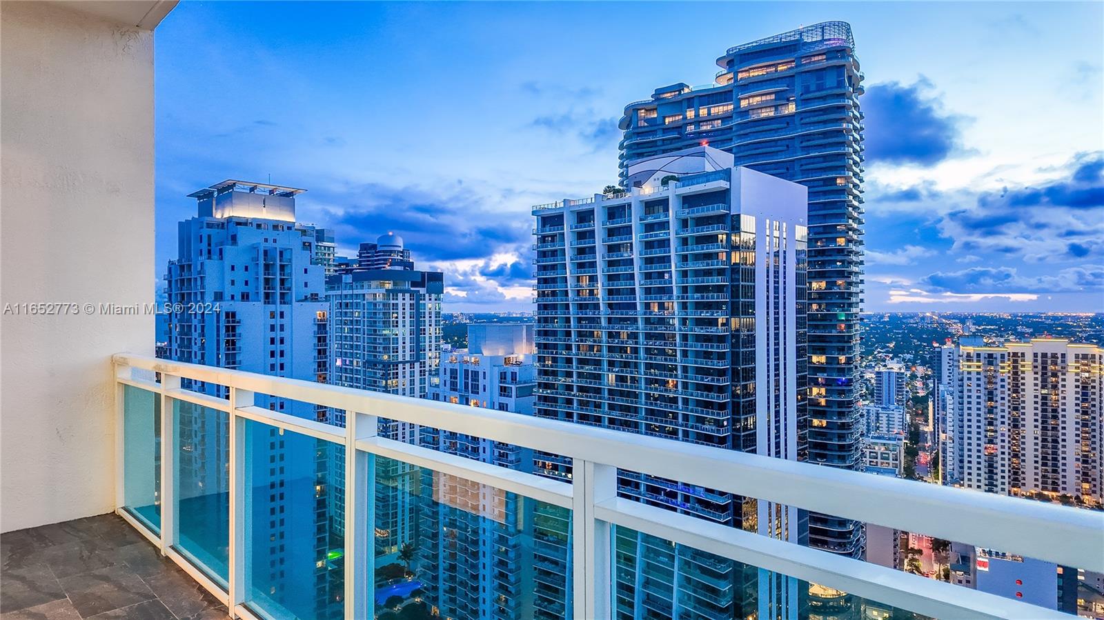 951 Brickell Ave Unit: PH4309