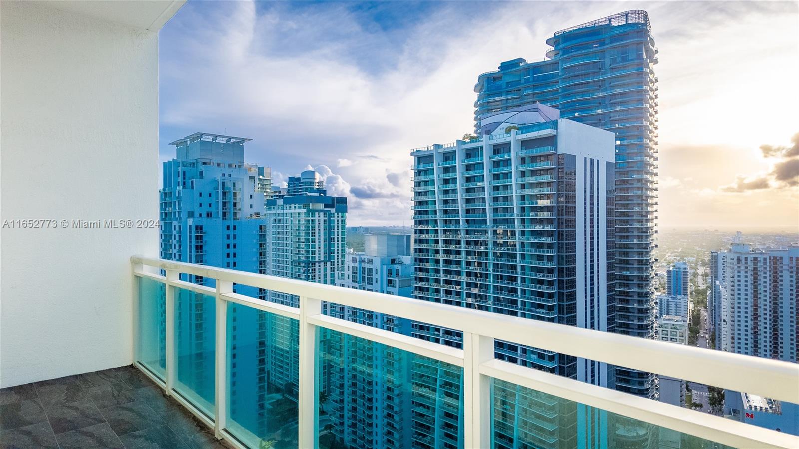 951 Brickell Ave Unit: PH4309
