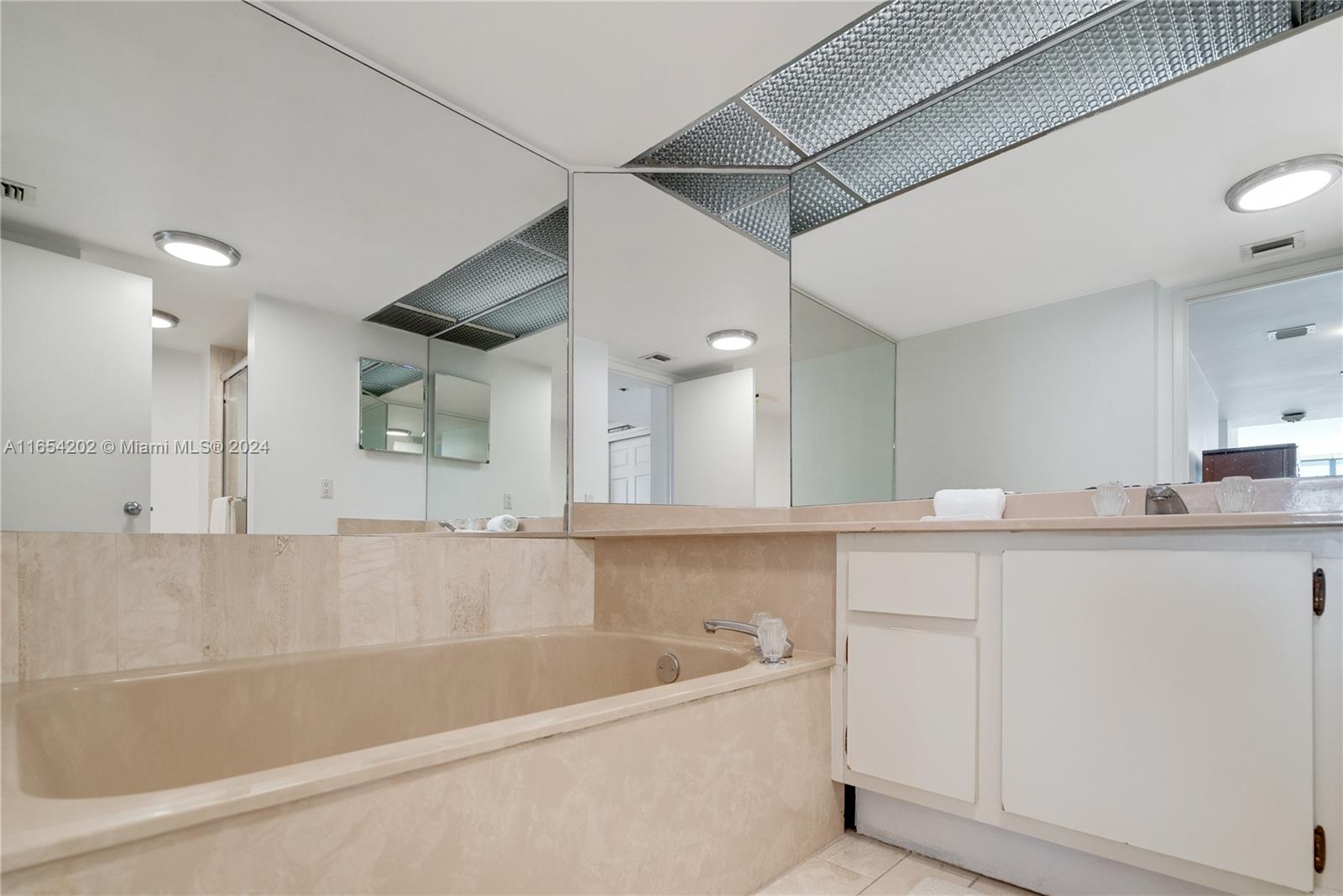 1717 N Bayshore Dr # 3753 Unit: A-3753