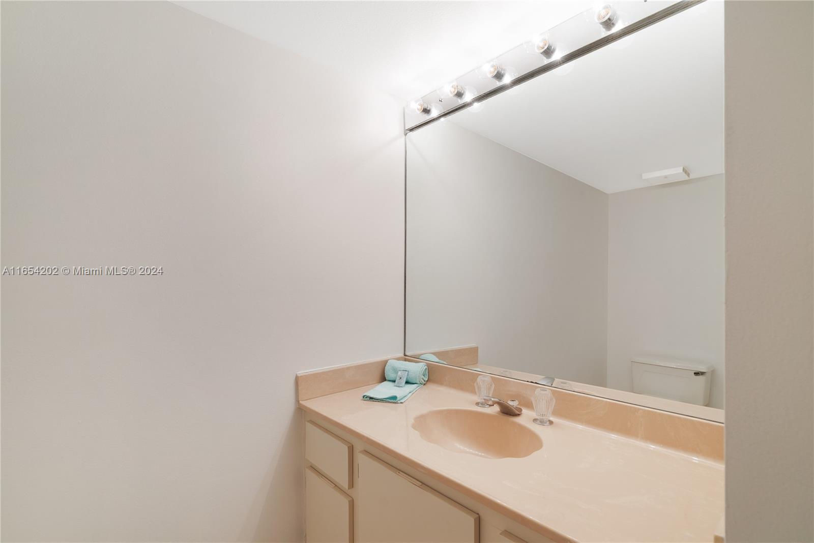 1717 N Bayshore Dr # 3753 Unit: A-3753