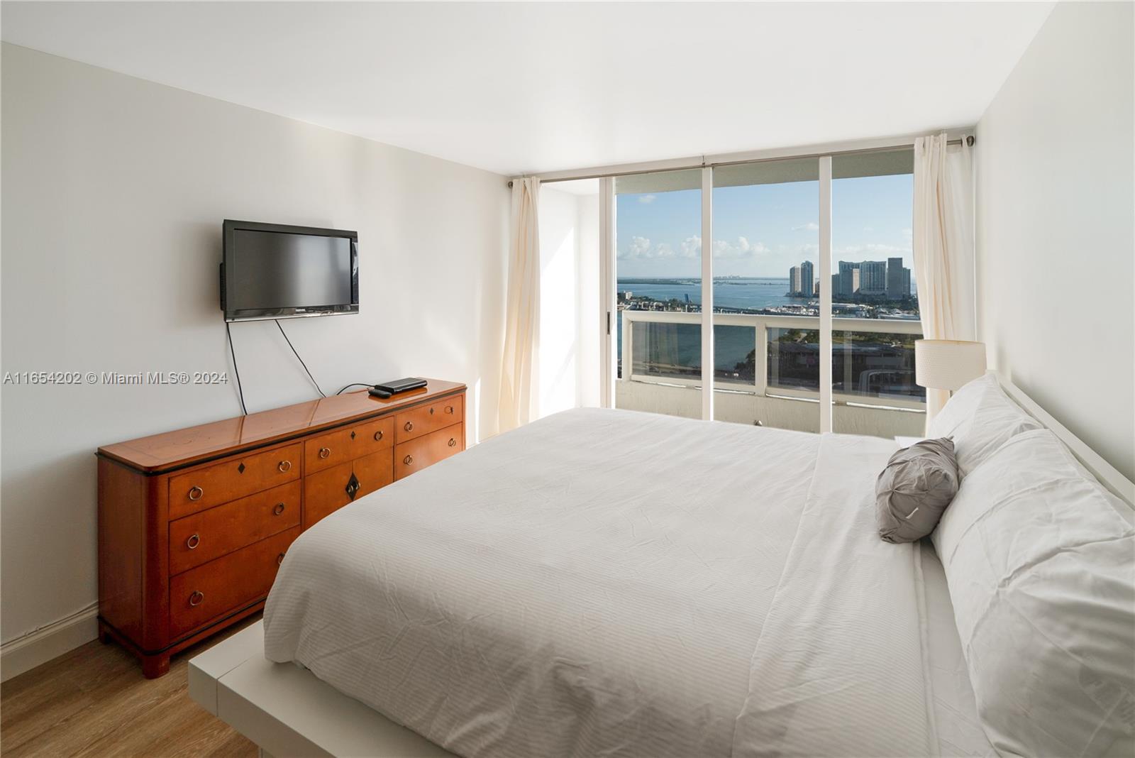 1717 N Bayshore Dr # 3753 Unit: A-3753