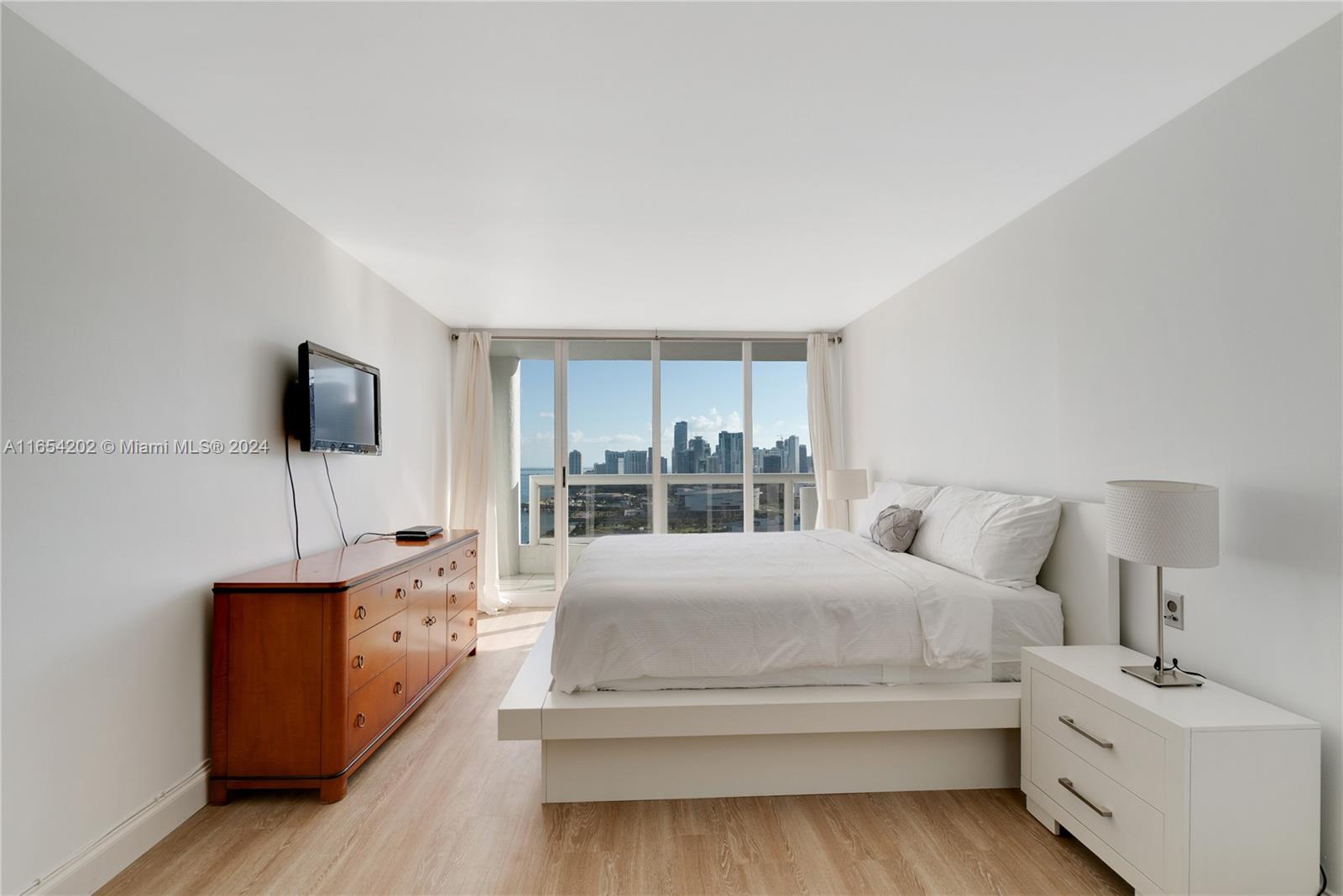1717 N Bayshore Dr # 3753 Unit: A-3753