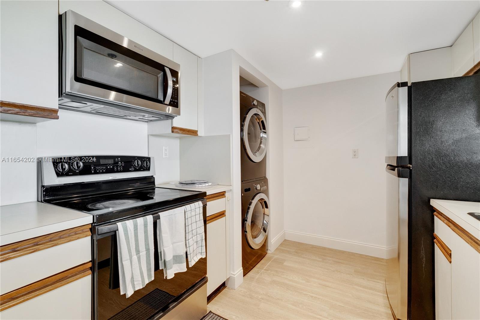 1717 N Bayshore Dr # 3753 Unit: A-3753