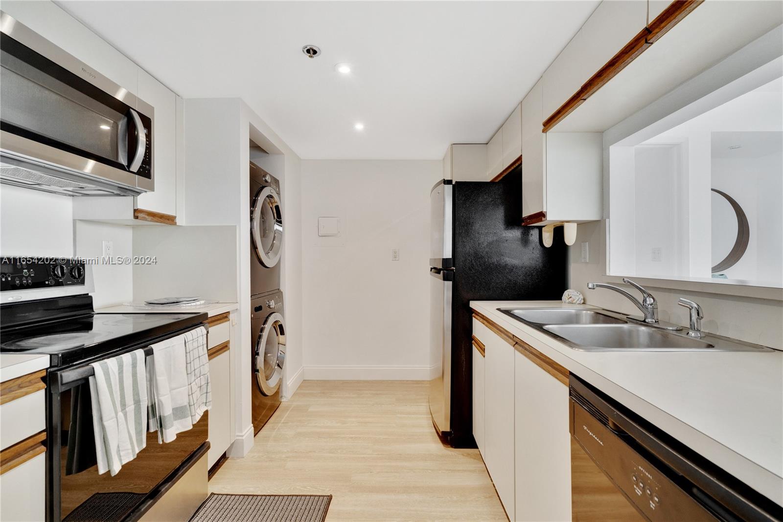 1717 N Bayshore Dr # 3753 Unit: A-3753