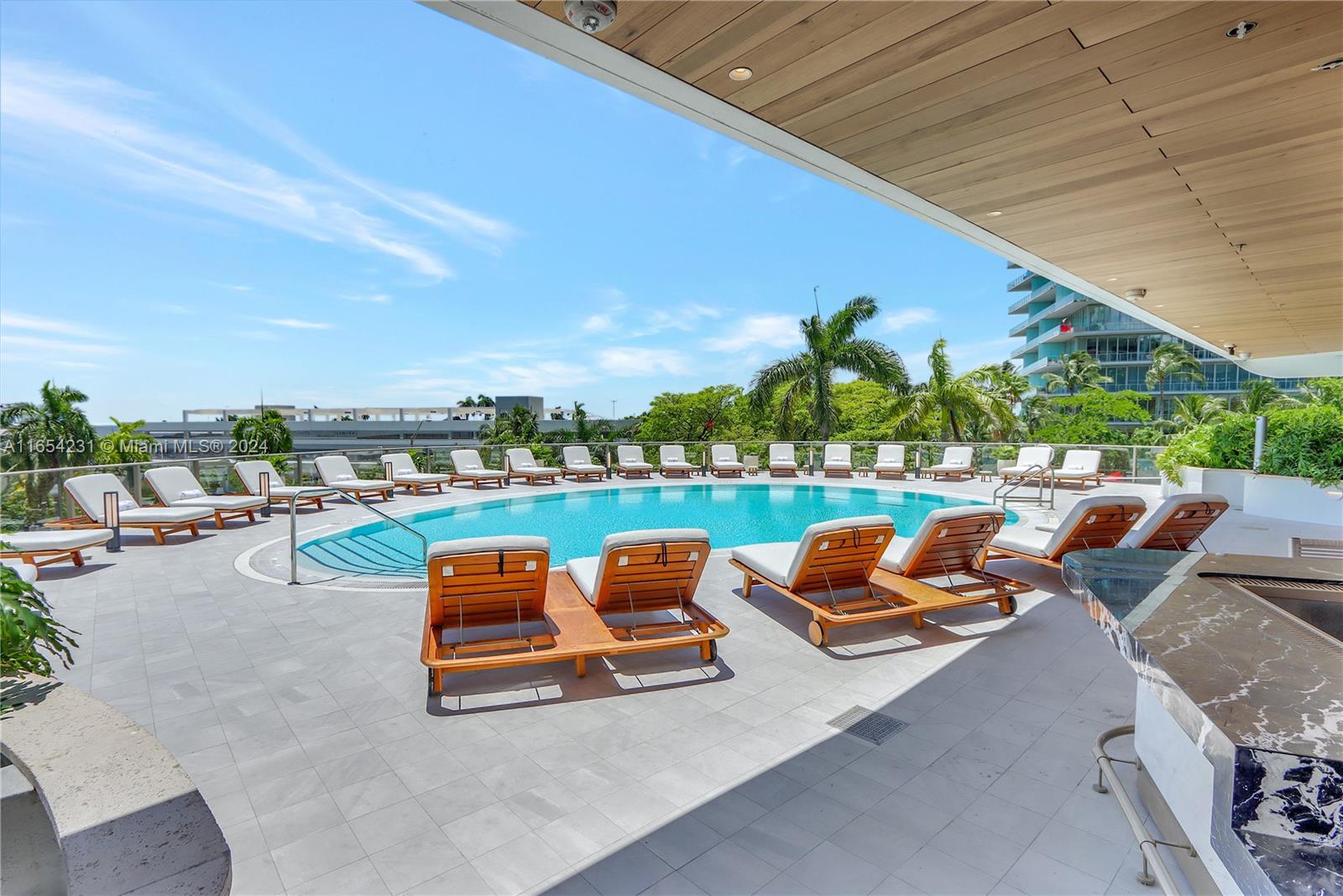 2655 S Bayshore Dr # 405
