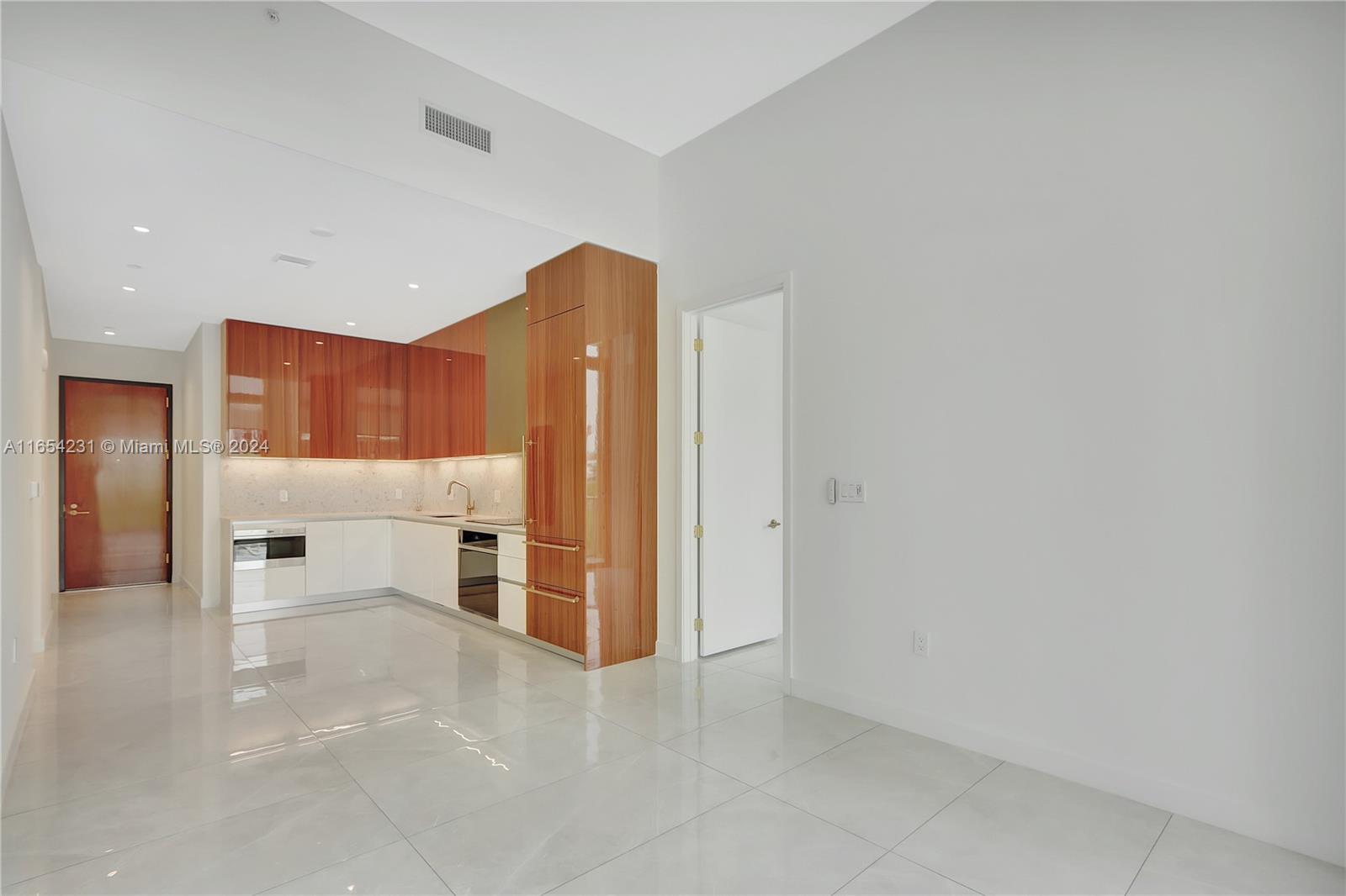 2655 S Bayshore Dr # 405