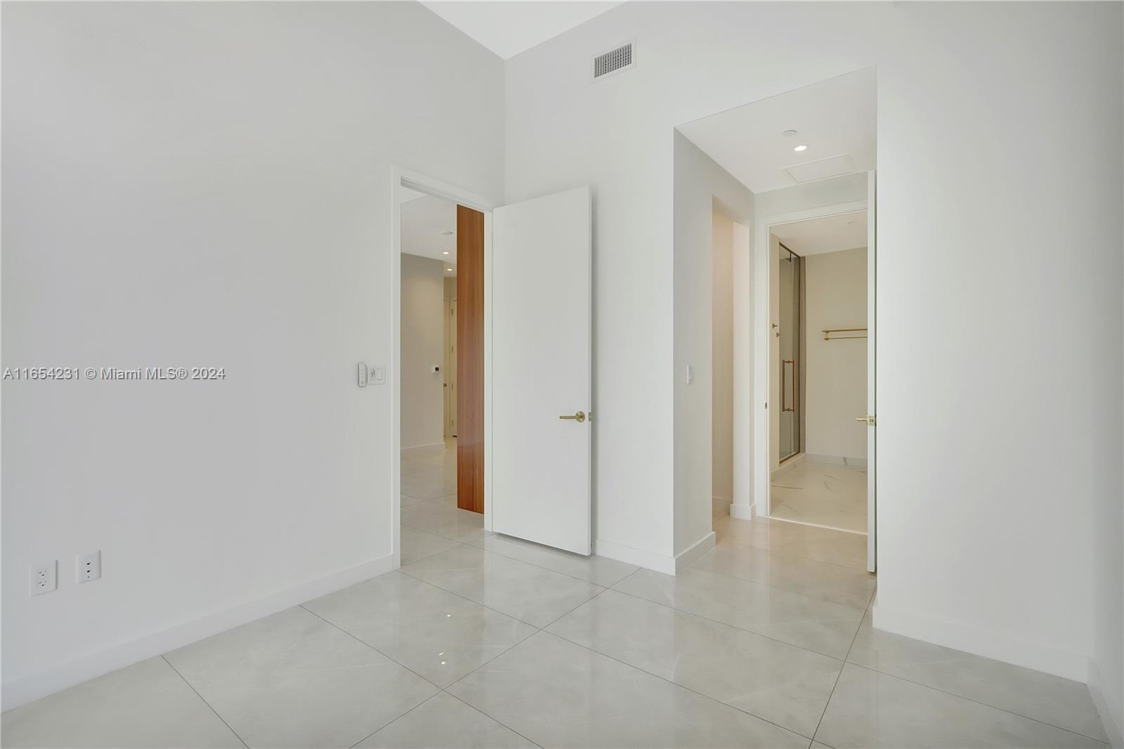2655 S Bayshore Dr # 405