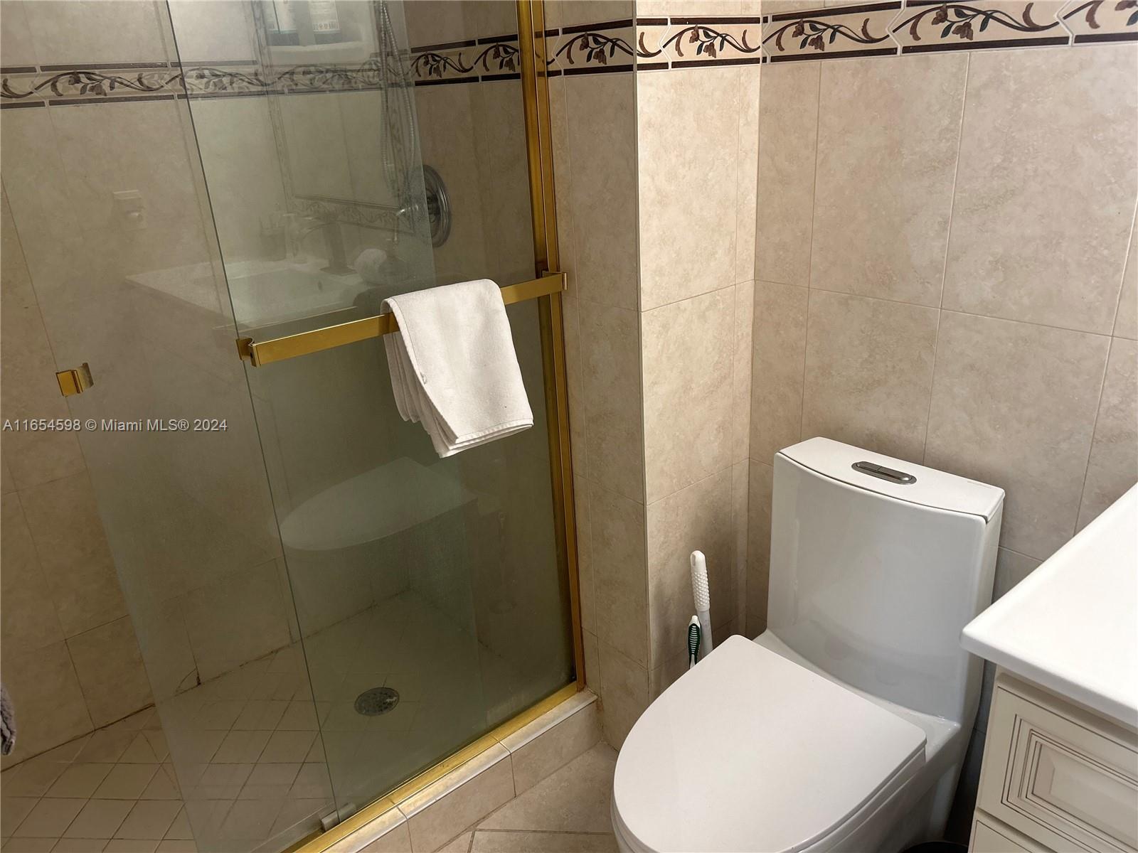 2851 NE 183rd St # 2204E