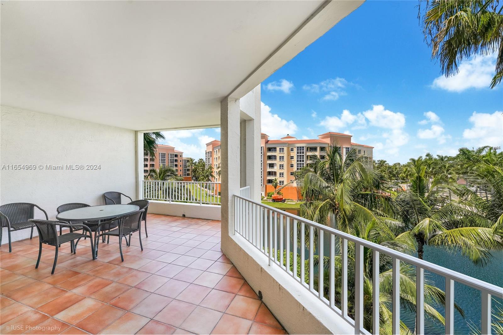 705 Crandon Blvd # 405