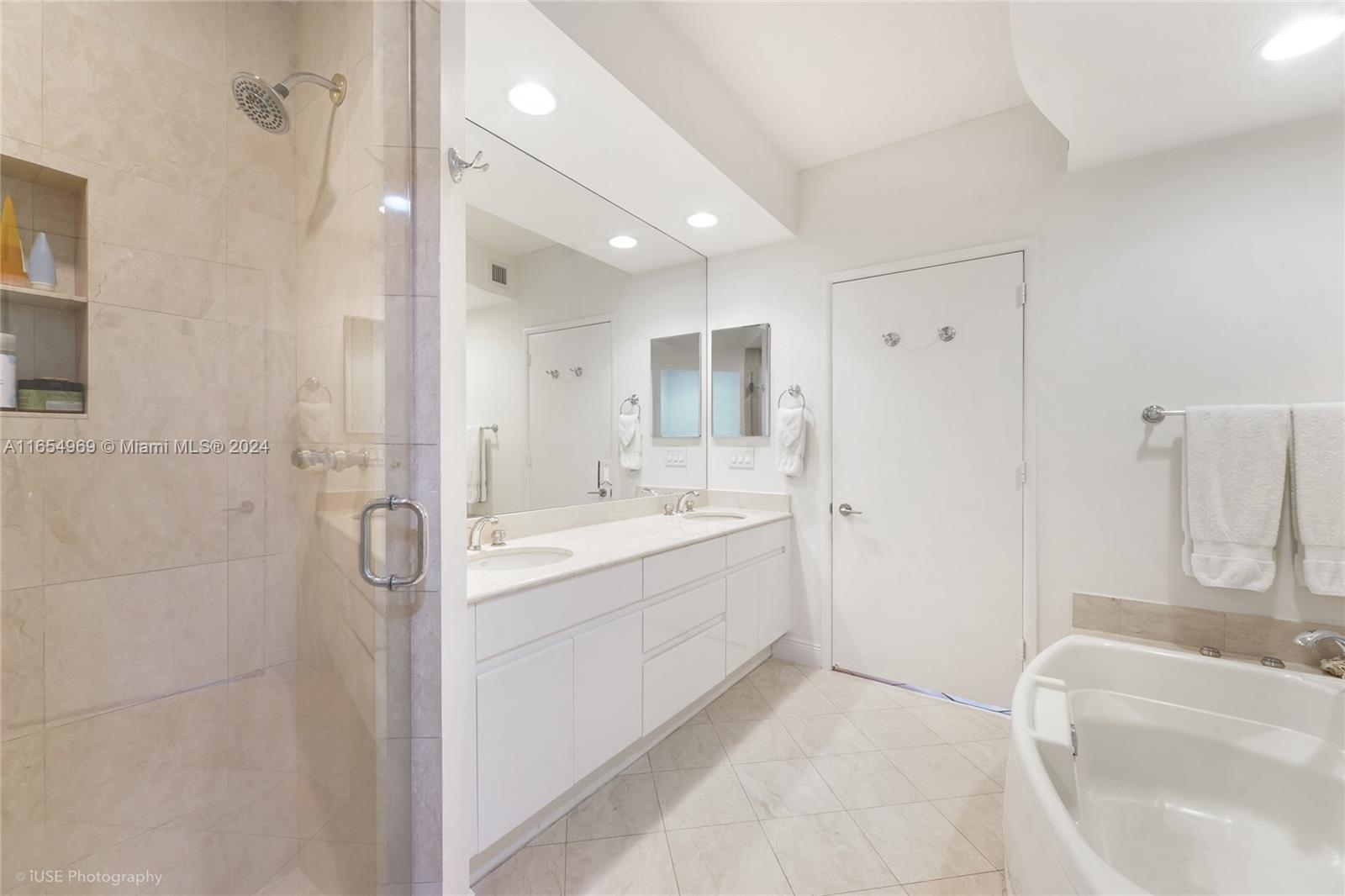 705 Crandon Blvd # 405