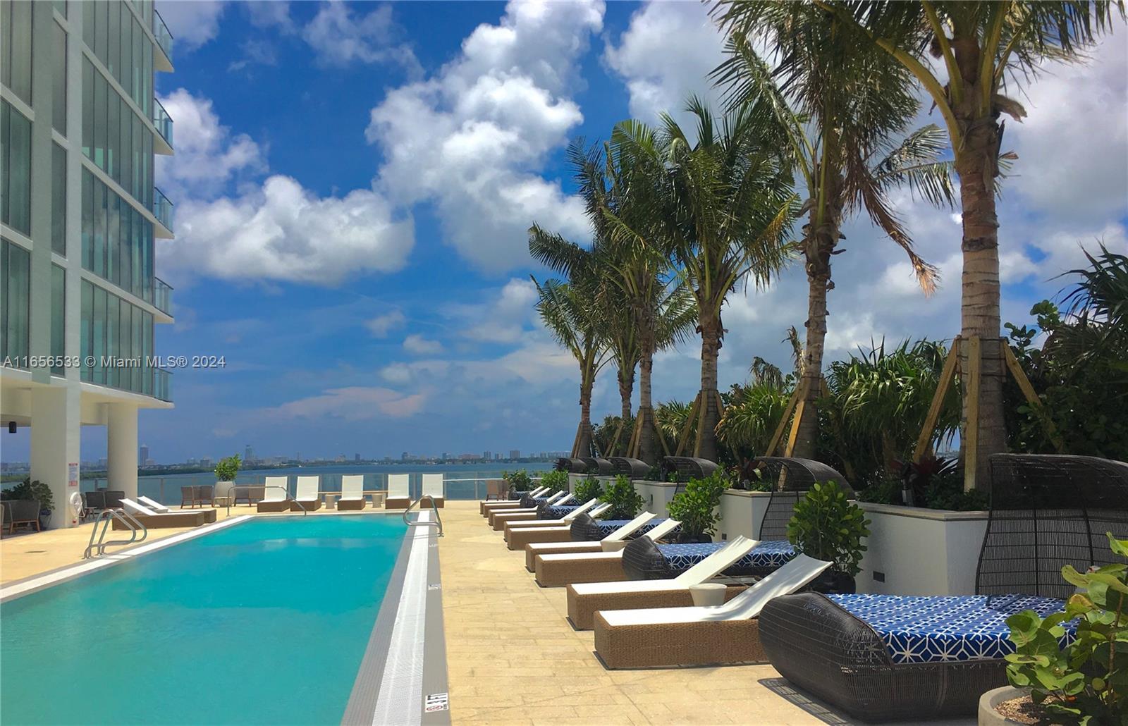 2900 NE 7th Ave # 2904