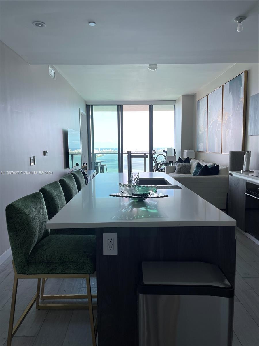 480 NE 31st St # 3705