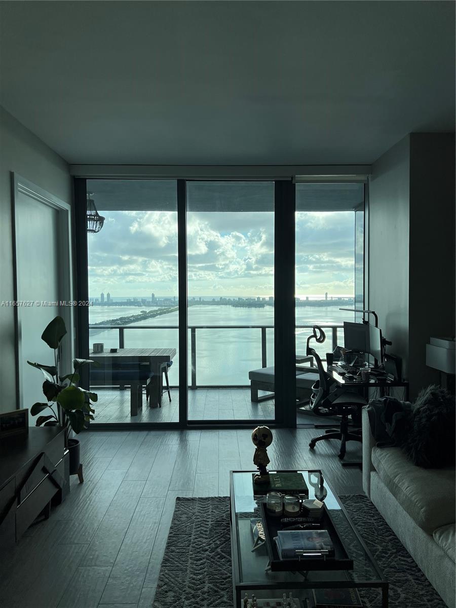 480 NE 31st St # 3705