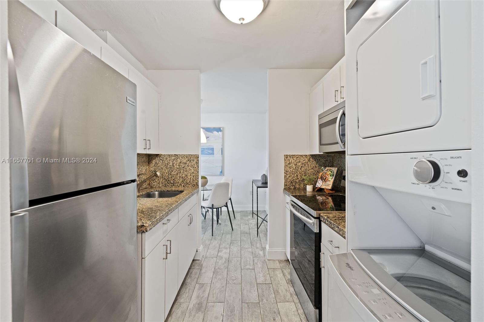 7601 Dickens Ave # 302
