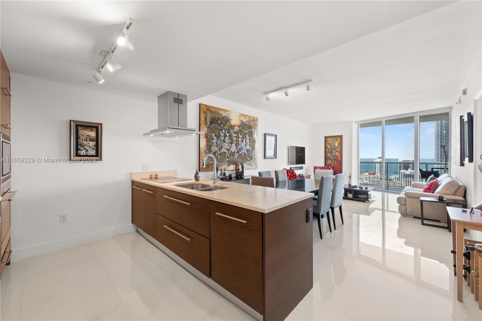 495 Brickell Ave # 5207