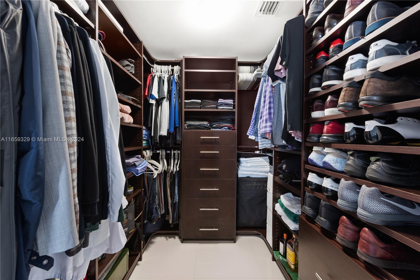 495 Brickell Ave # 5207